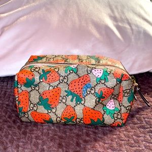 GG Supreme Pouch/ Case Cosmetic Bag Strawberry Print 🍓